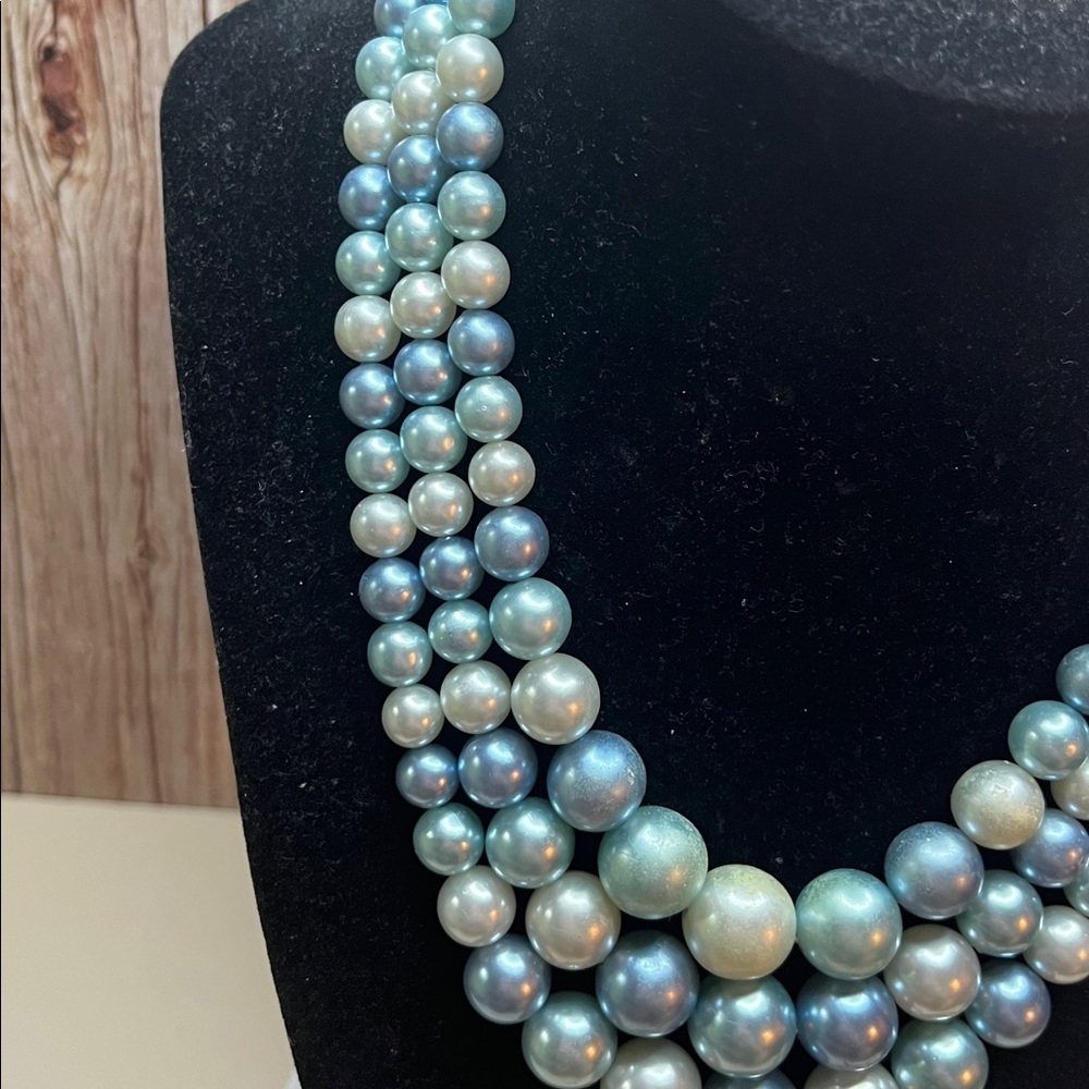 Vintage Pastel Blue 3 strand Pearl Necklace Made in Japan - Picture 4 of 8